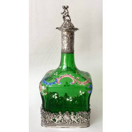 Botella licorera de cristal verde y plata de ley. 1895 contrastes de Londres.